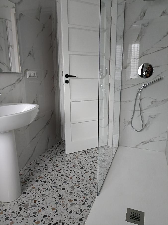 L'Affaccio Sulla Piazza Apartment Авецано Екстериор снимка