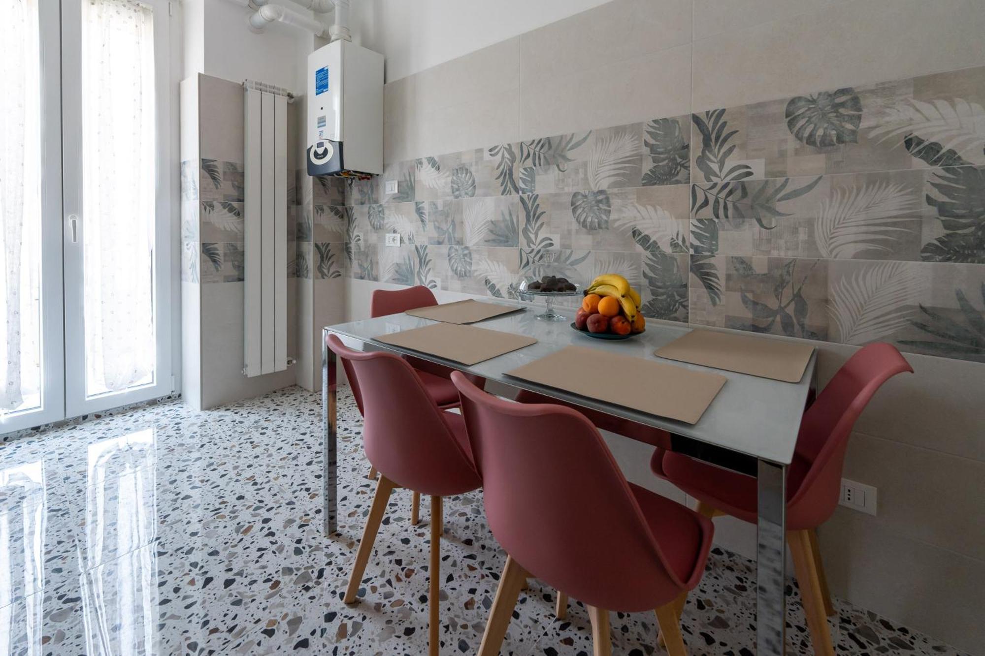 L'Affaccio Sulla Piazza Apartment Авецано Екстериор снимка